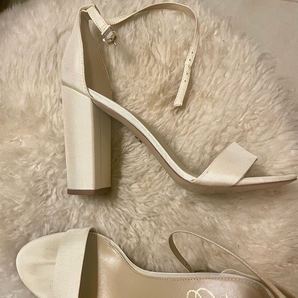 Sam Edelman Yaro Sandals in Ivory/Pearl Satin, worn once - Picture 2 of 3